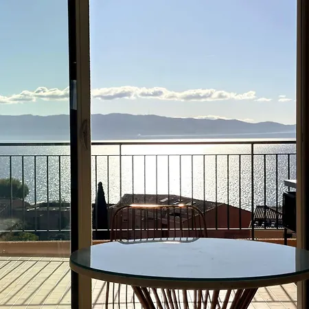 Bright With Sea View In 아파트
